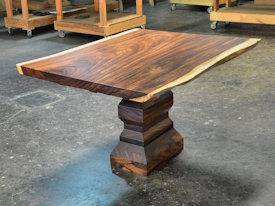 pedestal-style-table