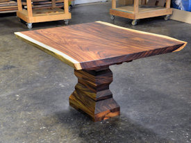 pedestal-style-table