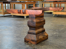 pedestal-style-table