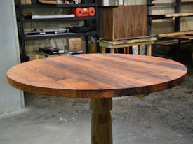 pedestal-style-table