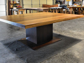 pedestal-style-table